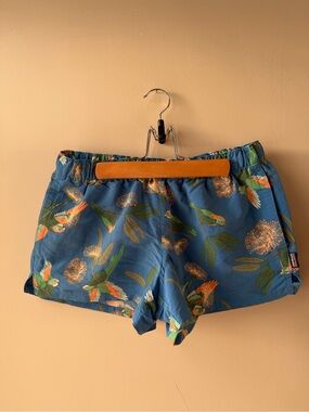 Patagonia Tropical Parrot Print Women’s Shorts S
